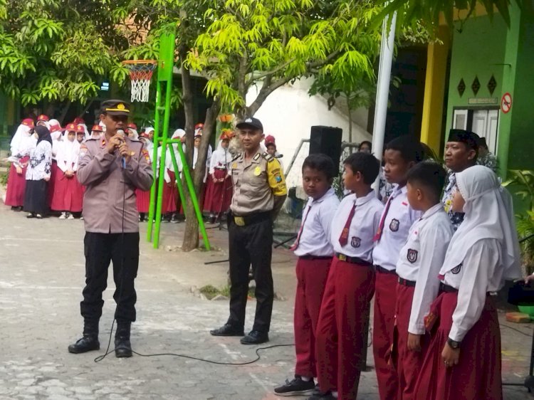 Anggota Polsek Sedati Sidoarjo Berikan Sosialisasi Anti Bullying dan Sekolah Ramah Anak di Hari Guru Nasional 2023